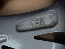 Load image into Gallery viewer, 1x Alufelge 17 Zoll 6.5" 4x100 50ET PW4570D005 Toyota Auris Rim Wheel FEL7262010061wy