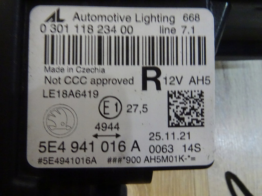 Frontscheinwerfer Skoda Octavia IV 5E4941016A LED Rechts Scheinwerfer Headlight SCH9583281188ld