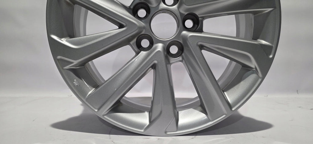 1x Alufelge 17 Zoll 7.0" 5x114.3 50ET HL8103 Toyota Auris Rim Wheel FEL5005681895xi