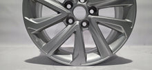 Load image into Gallery viewer, 1x Alufelge 17 Zoll 7.0" 5x114.3 50ET HL8103 Toyota Auris Rim Wheel FEL5005681895xi