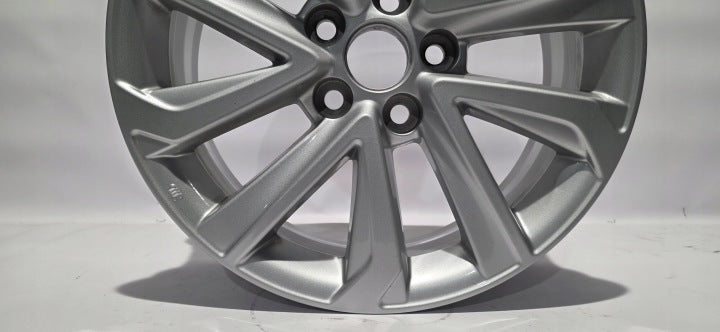 1x Alufelge 17 Zoll 7.0" 5x114.3 50ET HL8103 Toyota Auris Rim Wheel FEL5005681895xi