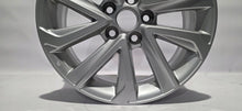 Laden Sie das Bild in den Galerie-Viewer, 1x Alufelge 17 Zoll 7.0" 5x114.3 50ET HL8103 Toyota Auris Rim Wheel FEL5005681895xi