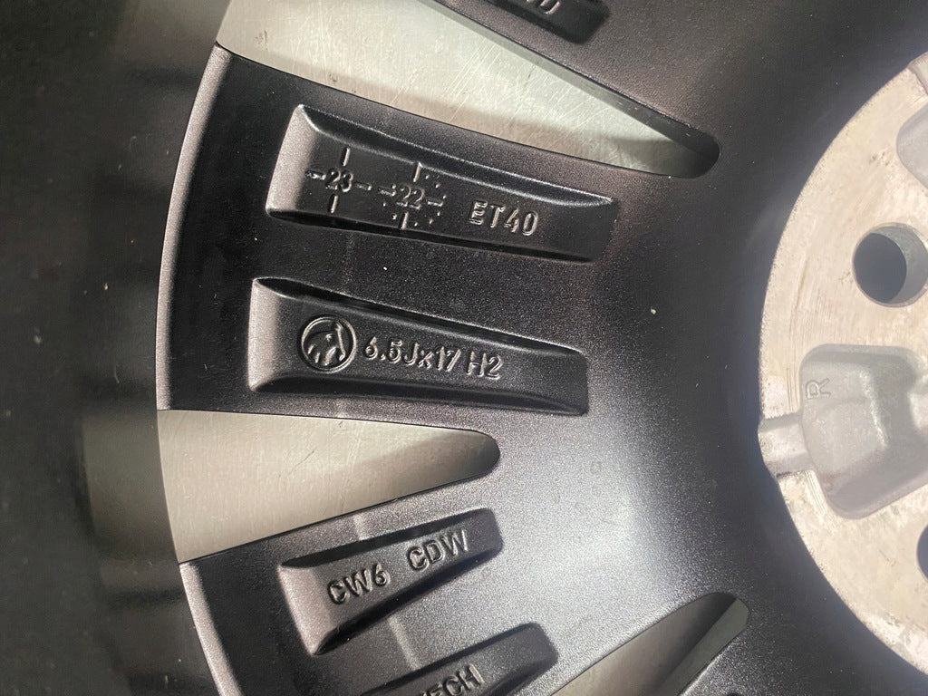 1x Alufelge 17 Zoll 6.5" 5x100 40ET 685601025 Skoda Kamiq Rim Wheel FEL6510407568gy