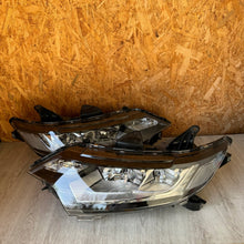 Laden Sie das Bild in den Galerie-Viewer, Frontscheinwerfer Mitsubishi Outlander III 8301CB-64 8301CB-60 Ein Satz
