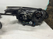 Laden Sie das Bild in den Galerie-Viewer, Frontscheinwerfer 15872400 15872300 Xenon Ein Stück (Rechts oder Links)