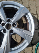 Load image into Gallery viewer, 1x Alufelge 18 Zoll 8.0&quot; 5x112 39ET Glanz Silber 4K0601025D Audi A6 C8 Rim Wheel