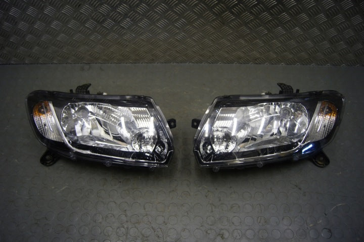 Frontscheinwerfer Dacia Sandero II 260608494R 260105344R Ein Satz Headlight SCH8438140415tf