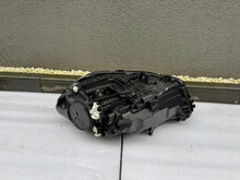 Laden Sie das Bild in den Galerie-Viewer, Frontscheinwerfer Mercedes-Benz W177 A1779062106 A1779062206 Ein Satz Headlight SCH2204731471sb