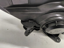 Laden Sie das Bild in den Galerie-Viewer, Frontscheinwerfer Opel Mokka Xenon Links Scheinwerfer Headlight SCH8995656167av