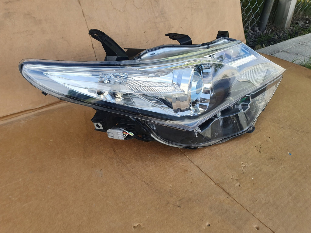 Frontscheinwerfer Toyota Auris 81110-02E21 Rechts Scheinwerfer Headlight