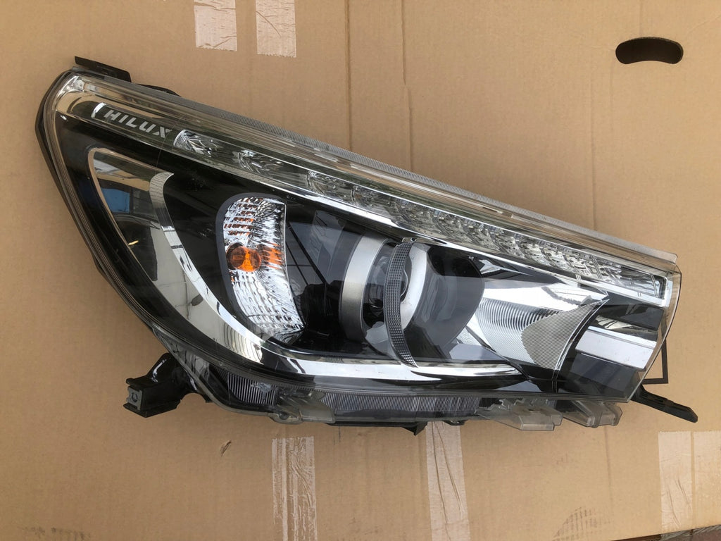 Frontscheinwerfer Toyota Hilux LED Rechts Scheinwerfer Headlight SCH7641181543hs