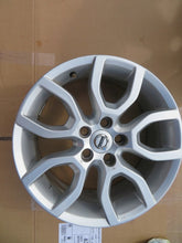 Laden Sie das Bild in den Galerie-Viewer, 1x Alufelge 17 Zoll 7.0" 5x108 50ET Glanz Silber 31423874 Volvo V40 Cross FEL1416273285bo