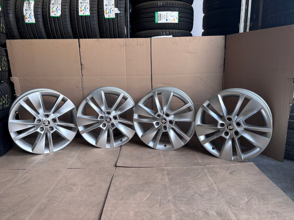 4x Alufelge 18 Zoll 7.0" 5x112 43ET Glanz Silber 565601025C Skoda Kodiaq FEL6766425053hb