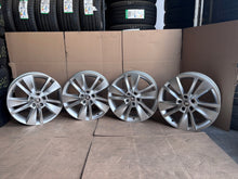 Laden Sie das Bild in den Galerie-Viewer, 4x Alufelge 18 Zoll 7.0" 5x112 43ET Glanz Silber 565601025C Skoda Kodiaq FEL6766425053hb