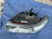 Laden Sie das Bild in den Galerie-Viewer, Frontscheinwerfer Land Rover Freelander 6H52-13W030-BC Links Headlight SCH7434441772tn