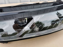 Laden Sie das Bild in den Galerie-Viewer, Frontscheinwerfer Skoda Octavia IV 5E4941015BAX Links Scheinwerfer Headlight SCH1077694763nv