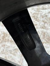 Laden Sie das Bild in den Galerie-Viewer, 1x Alufelge 19 Zoll 9.0&quot; 5x108 53ET Glanz Schwarz 32134523 Polestar Rim Wheel