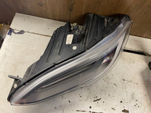 Laden Sie das Bild in den Galerie-Viewer, Frontscheinwerfer Tesla Model S 1053574-00-C LED Links Scheinwerfer Headlight