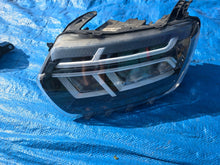 Laden Sie das Bild in den Galerie-Viewer, Frontscheinwerfer Dacia Duster 260602465R Full LED Links Scheinwerfer Headlight