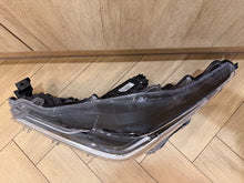 Laden Sie das Bild in den Galerie-Viewer, Frontscheinwerfer Toyota Corolla 81150-02T51 Links Scheinwerfer Headlight SCH4864254475sw