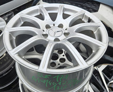 Laden Sie das Bild in den Galerie-Viewer, 1x Alufelge 17 Zoll 8.5" 5x112 30ET Glanz Silber A1714012302 Mercedes-Benz Slk FEL9231205531km