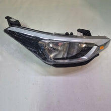 Laden Sie das Bild in den Galerie-Viewer, Frontscheinwerfer Hyundai I20 II 92102C8000 Rechts Scheinwerfer Headlight SCH8714256905ct