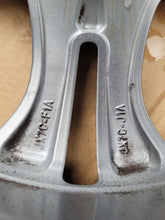 Laden Sie das Bild in den Galerie-Viewer, 1x Alufelge 17 Zoll 7.0&quot; 5x108 50ET JX7C-F1A Ford Focus Rim Wheel