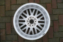 Laden Sie das Bild in den Galerie-Viewer, 1x Alufelge 18 Zoll 8.0&quot; 5x120 24ET 6753240 BMW Rim Wheel