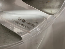 Laden Sie das Bild in den Galerie-Viewer, 1x Alufelge 17 Zoll 7.5&quot; 5x112 51ET 5H0601025E VW Golf Viii Rim Wheel