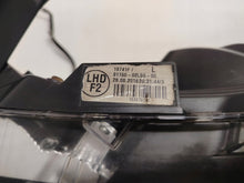 Laden Sie das Bild in den Galerie-Viewer, Frontscheinwerfer Toyota Corolla 81150-02L50-00 LED Rechts oder Links