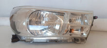 Laden Sie das Bild in den Galerie-Viewer, Frontscheinwerfer Toyota Hilux VIII Rechts Scheinwerfer Headlight SCH4263361045oi