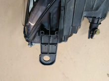 Laden Sie das Bild in den Galerie-Viewer, Frontscheinwerfer Dacia Duster 260609367R Links Scheinwerfer Headlight