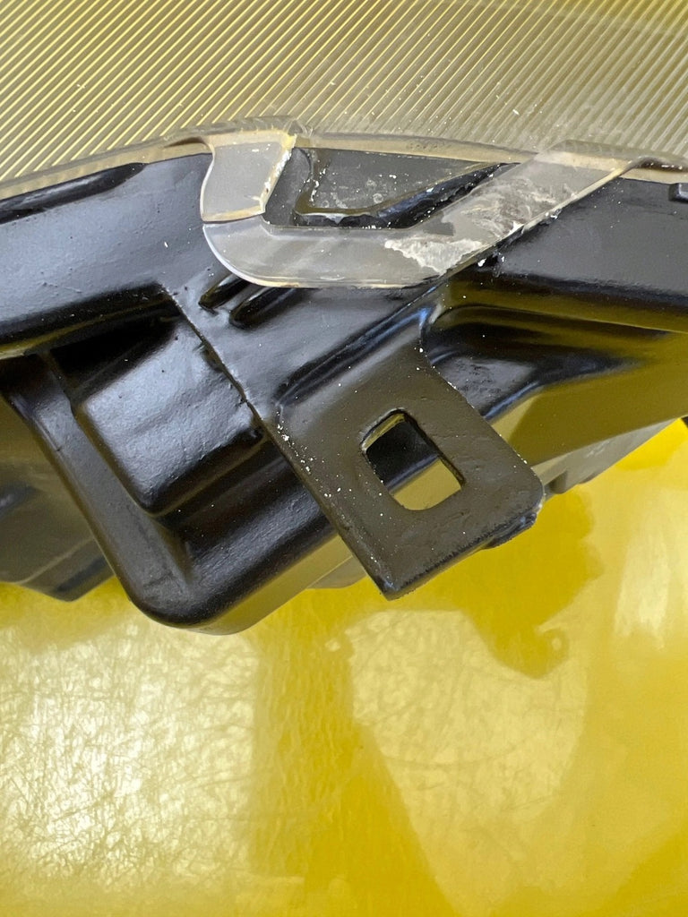 Frontscheinwerfer Toyota 4 Yaris EUK0-8 LED Ein Stück (Rechts oder Links)