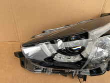 Laden Sie das Bild in den Galerie-Viewer, Frontscheinwerfer Mazda II D09K-51040 LED Links Scheinwerfer Headlight