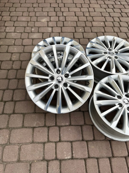4x Alufelge 18 Zoll 7.0" 5x112 43ET Glanz Silber 565601025E Skoda Kodiaq FEL4981756231tn