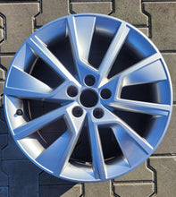 Load image into Gallery viewer, 1x Alufelge 17 Zoll 6.5" 5x112 40ET 658601025C Skoda Scala Kamiq Rim Wheel FEL1237426408ty