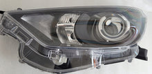 Load image into Gallery viewer, Frontscheinwerfer Toyota Yaris Links Scheinwerfer Headlight