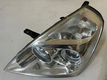 Laden Sie das Bild in den Galerie-Viewer, Frontscheinwerfer Kia Carnival I 92101-4D0XX Ein Stück (Rechts oder Links)