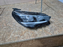 Laden Sie das Bild in den Galerie-Viewer, Frontscheinwerfer Opel Corsa F 39162649 FALSE Scheinwerfer Headlight SCH8445227204py