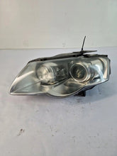 Load image into Gallery viewer, Frontscheinwerfer VW Passat 3C0941751K Links Scheinwerfer Headlight SCH1537568109ll