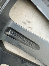 Load image into Gallery viewer, 1x Alufelge 17 Zoll 7.0&quot; 4x100 54ET Schwarz 52910-Q0500 Hyundai I20 Iii