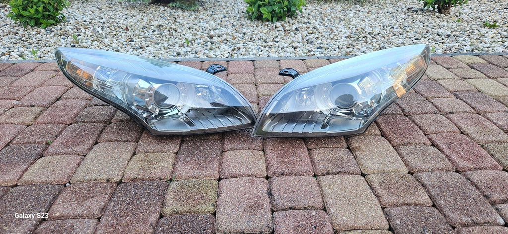 Frontscheinwerfer Renault Megane III 260600021R Xenon Rechts oder Links SCH5349583310om