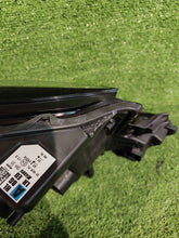 Laden Sie das Bild in den Galerie-Viewer, Frontscheinwerfer Toyota Aygo X CSC28965 Links Scheinwerfer Headlight SCH8619221018at