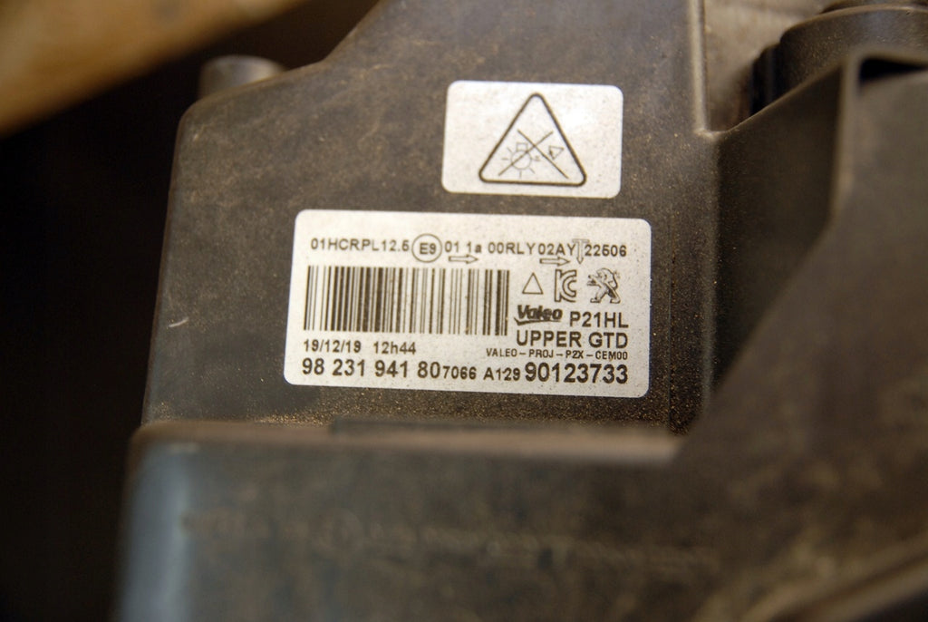 Frontscheinwerfer Peugeot 2008 208 II 9823194180 Full LED Rechts oder Links