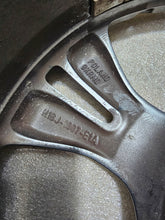 Laden Sie das Bild in den Galerie-Viewer, 1x Alufelge 18 Zoll 7.0&quot; 4x108 47 5ET Glanz Graphit H1BJ-1007-E1 Ford Fiesta Mg