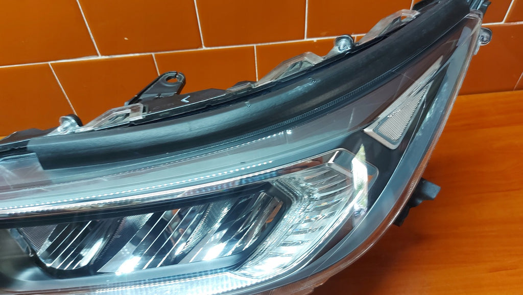 Frontscheinwerfer Toyota V 81185-42A33 LED Ein Stück (Rechts oder Links)
