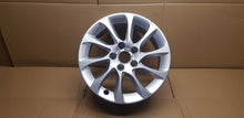 Laden Sie das Bild in den Galerie-Viewer, 1x Alufelge 16 Zoll 6.5&quot; 5x112 46ET Glanz Silber 8V0601025BM Audi Rim Wheel