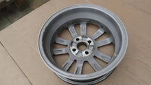 Laden Sie das Bild in den Galerie-Viewer, 1x Alufelge 15 Zoll PZ49P-B0671 Toyota Yaris Rim Wheel