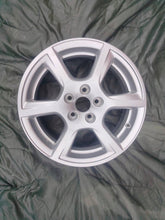 Load image into Gallery viewer, 1x Alufelge 15 Zoll 6.0" 5x100 40ET Glanz Silber 6R0601025BF VW Polo 6r FEL2392066251ht