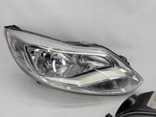 Laden Sie das Bild in den Galerie-Viewer, Frontscheinwerfer Ford Focus BM51-13W030-AF BM51-13W029-AF Ein Satz Headlight SCH7233028270bm